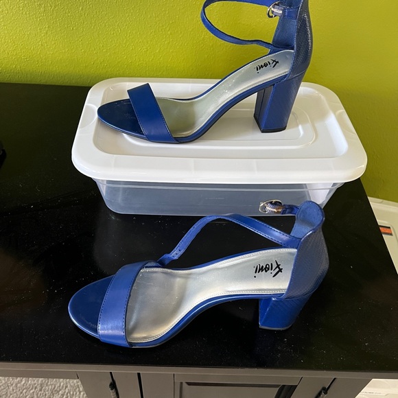 Shoes - Picture 4 of 8